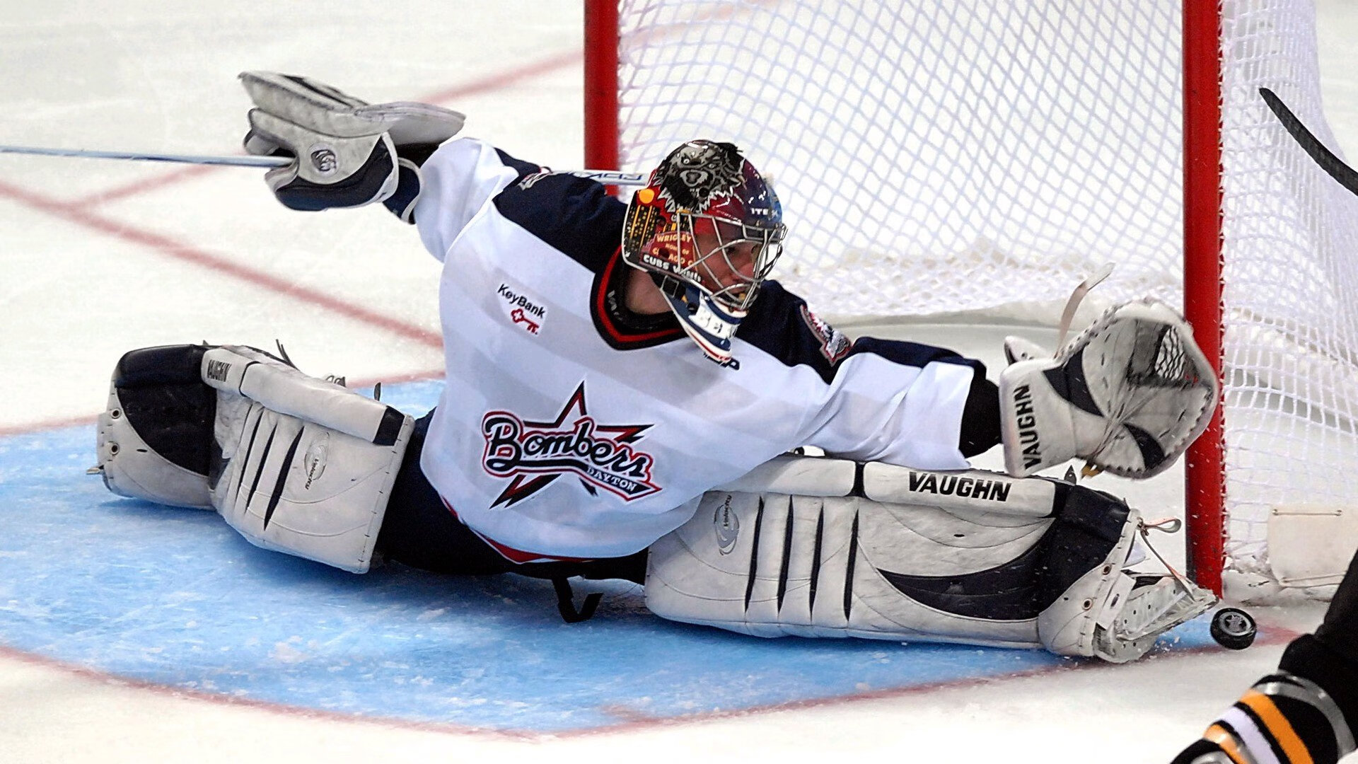 米兰全站app登录app-“高新体育中心:篮球选手拼尽全力,赛场高潮迭起”